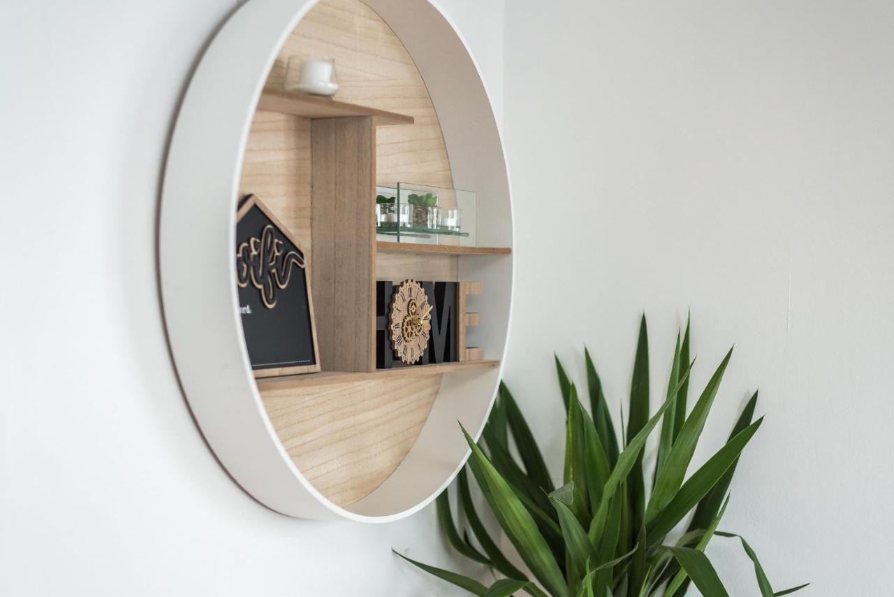 Modern Spacious 3 Bedroom City Centre Apartment - Free Parking - Private Balcony エディンバラ エクステリア 写真